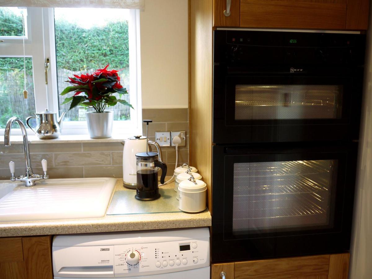 Cosy Stone Cottage, The Bungalow Perrotts Brook Cirencester Eksteriør bilde