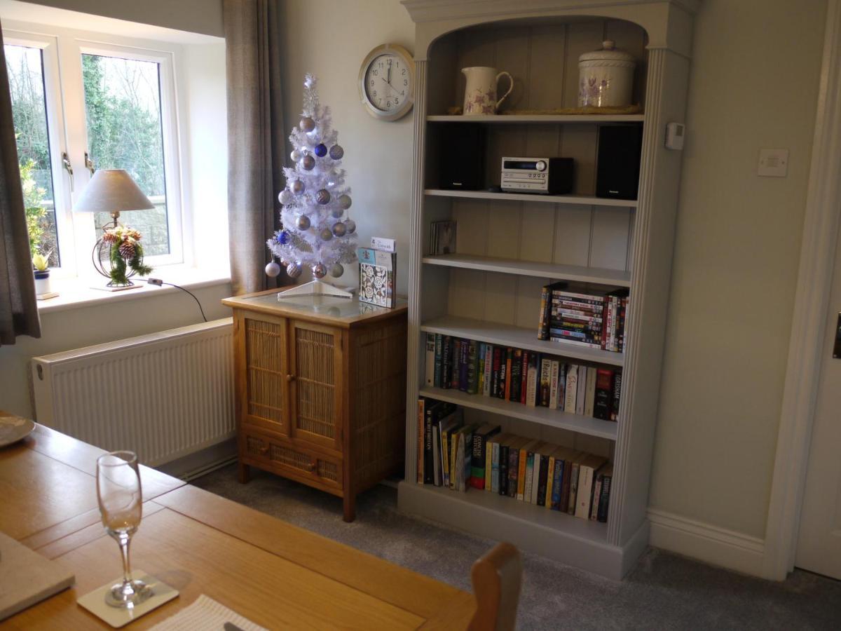 Cosy Stone Cottage, The Bungalow Perrotts Brook Cirencester Eksteriør bilde